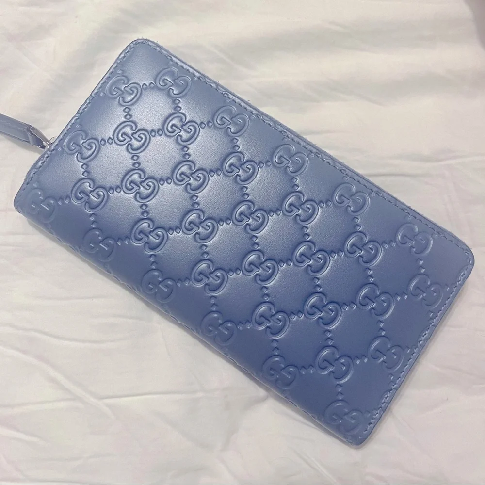 Authentic Gucci Wallet - Picture 1 of 5